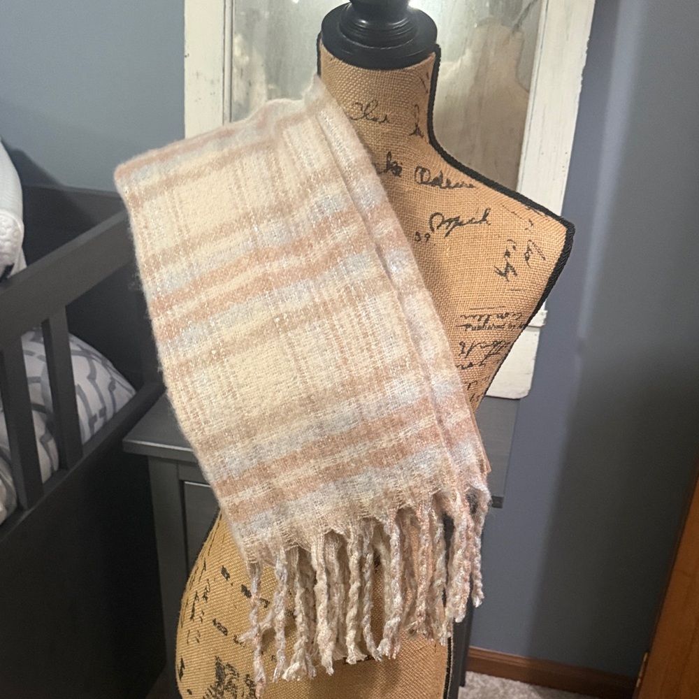 Elegant Cream and Tan Striped Scarf
